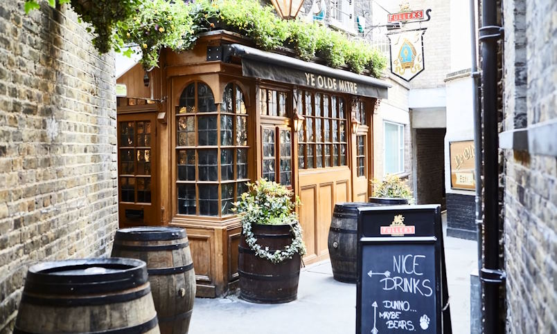 London’s Historic Pubs: A Guide to Classic British Drinking Spots